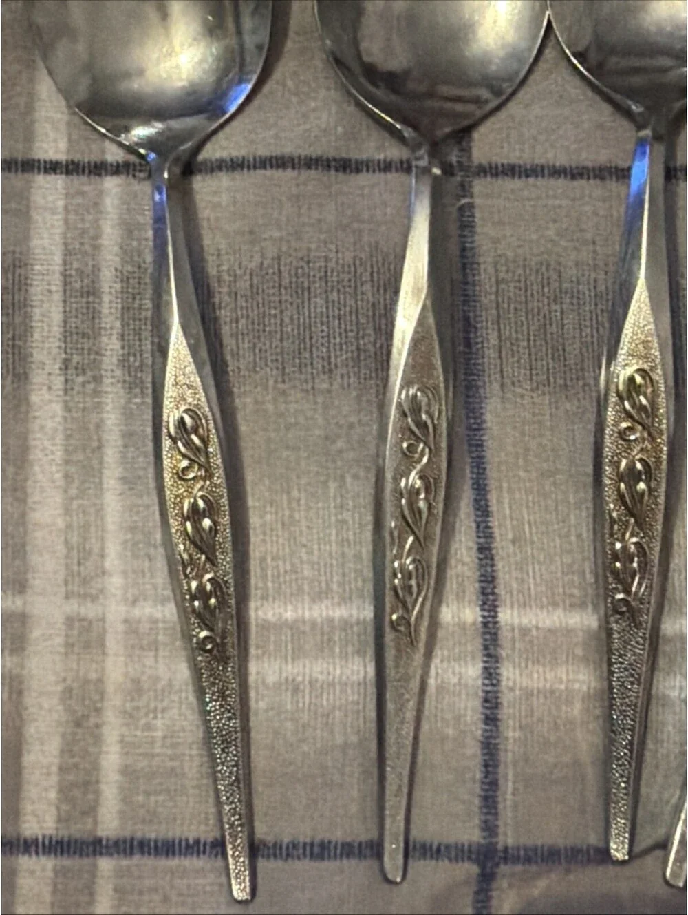 Lot Of 4 Unbranded stainless Japan flatware Woodmere pattern. Tea Spoons